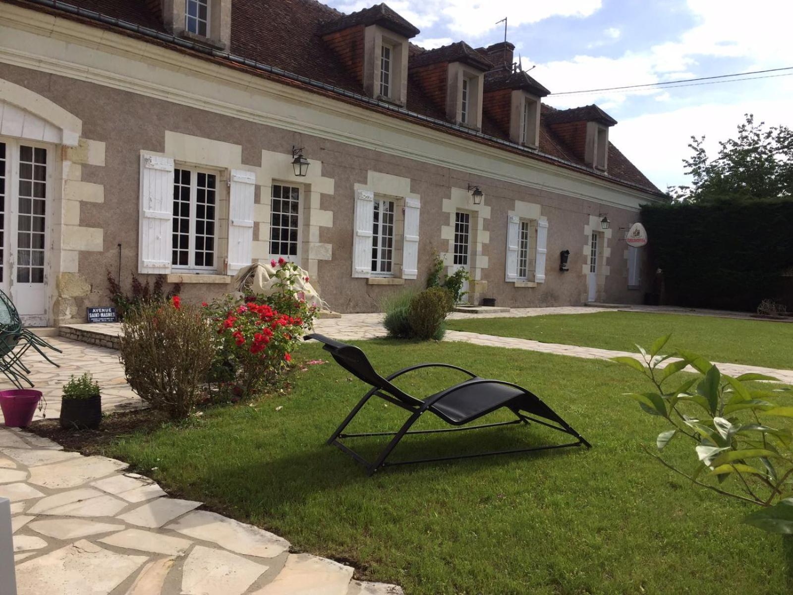 Maison Des Arts Francueil Exterior photo